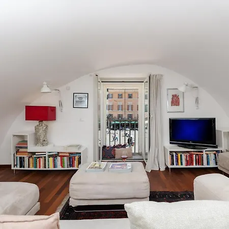 New! Amazing Piazza Navona View Apartment